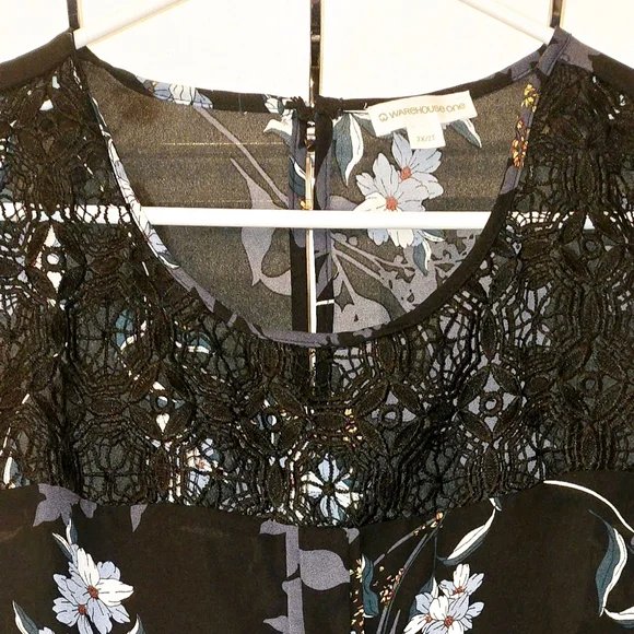 Warehouse One Black Floral Sleevless Blouse - Picture 2 of 4